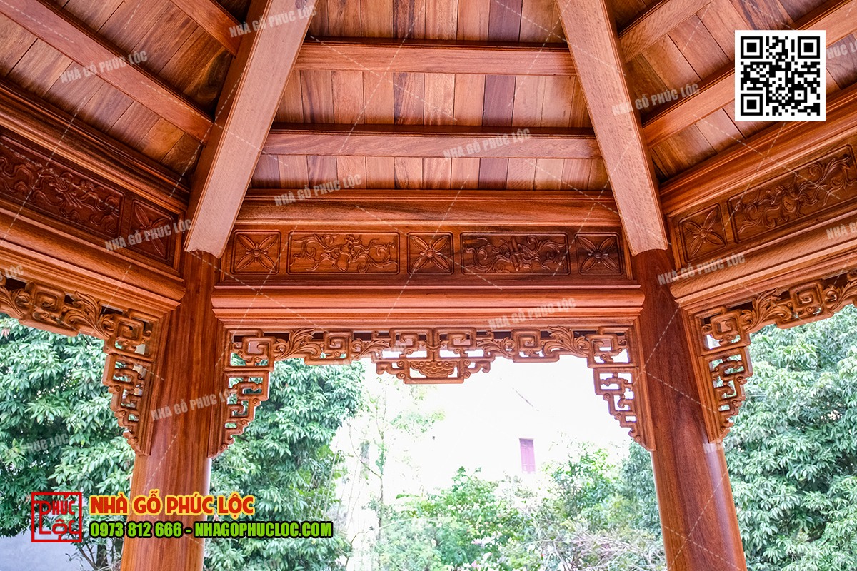 Hoa văn được chạm khắc tinh tế trên nhà chòi