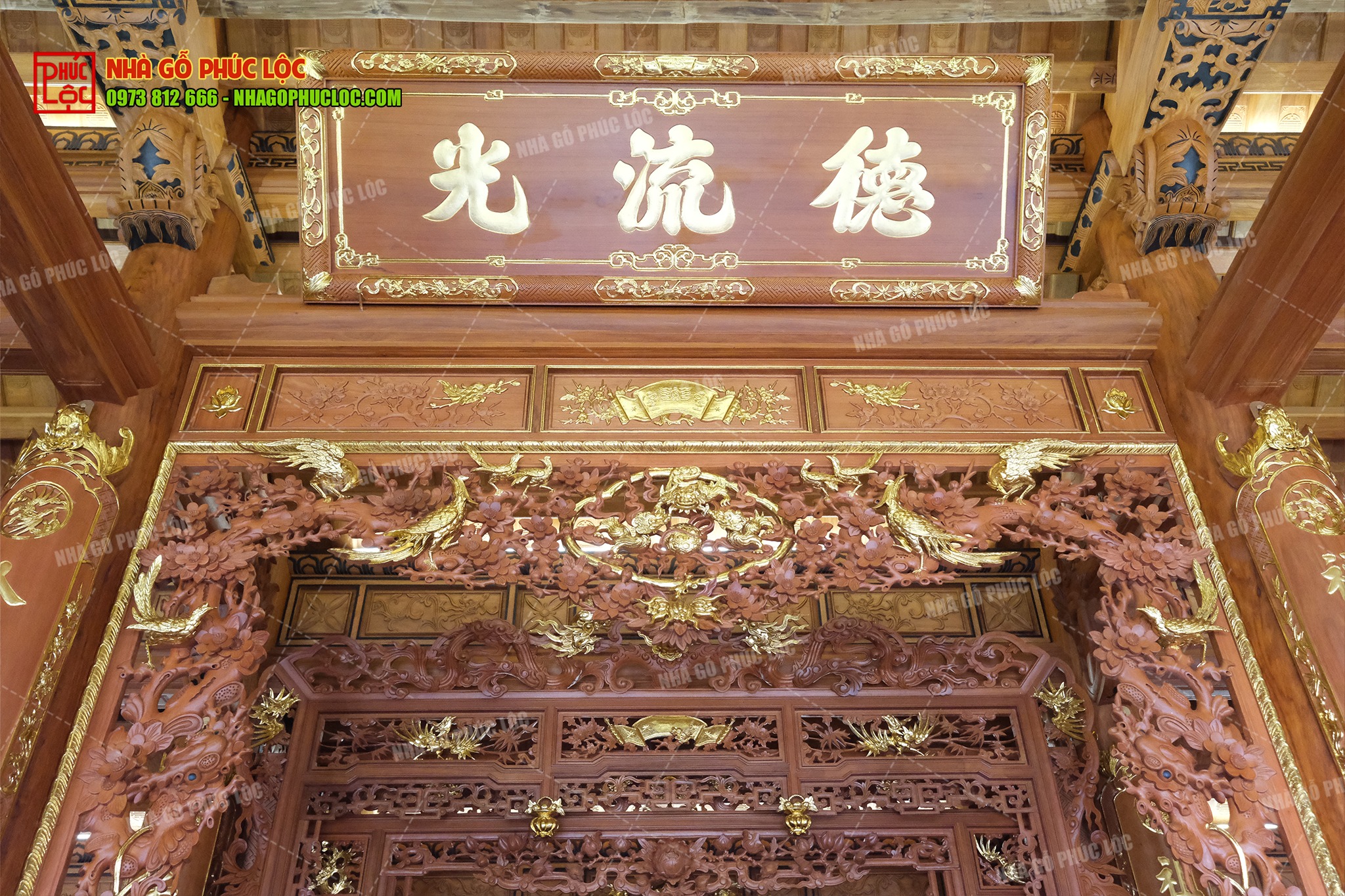 Họa tiết chim phượng được thiết kế trên cao